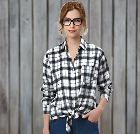 Black and White Plaid Country-style Shirt w Front Pocket