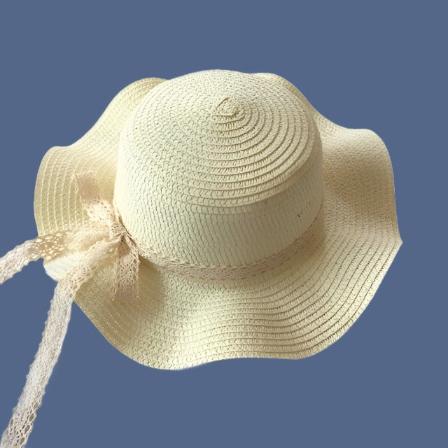 white straw sunhat w wavy brim for baby 