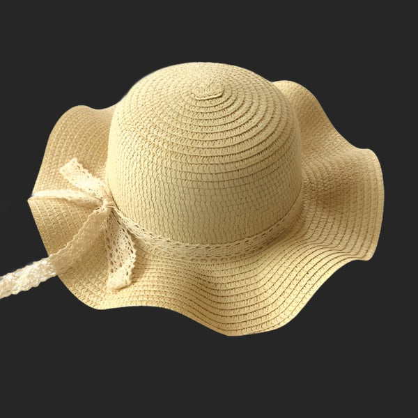 Cream-hued straw sun hat for child